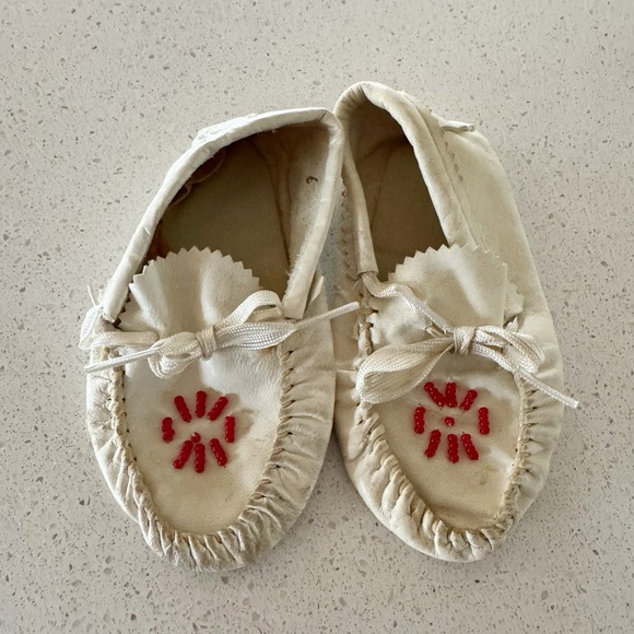 Other - Baby White Moccasins Red Beads Size 6 Vintage Cherokee Indian With Advertising